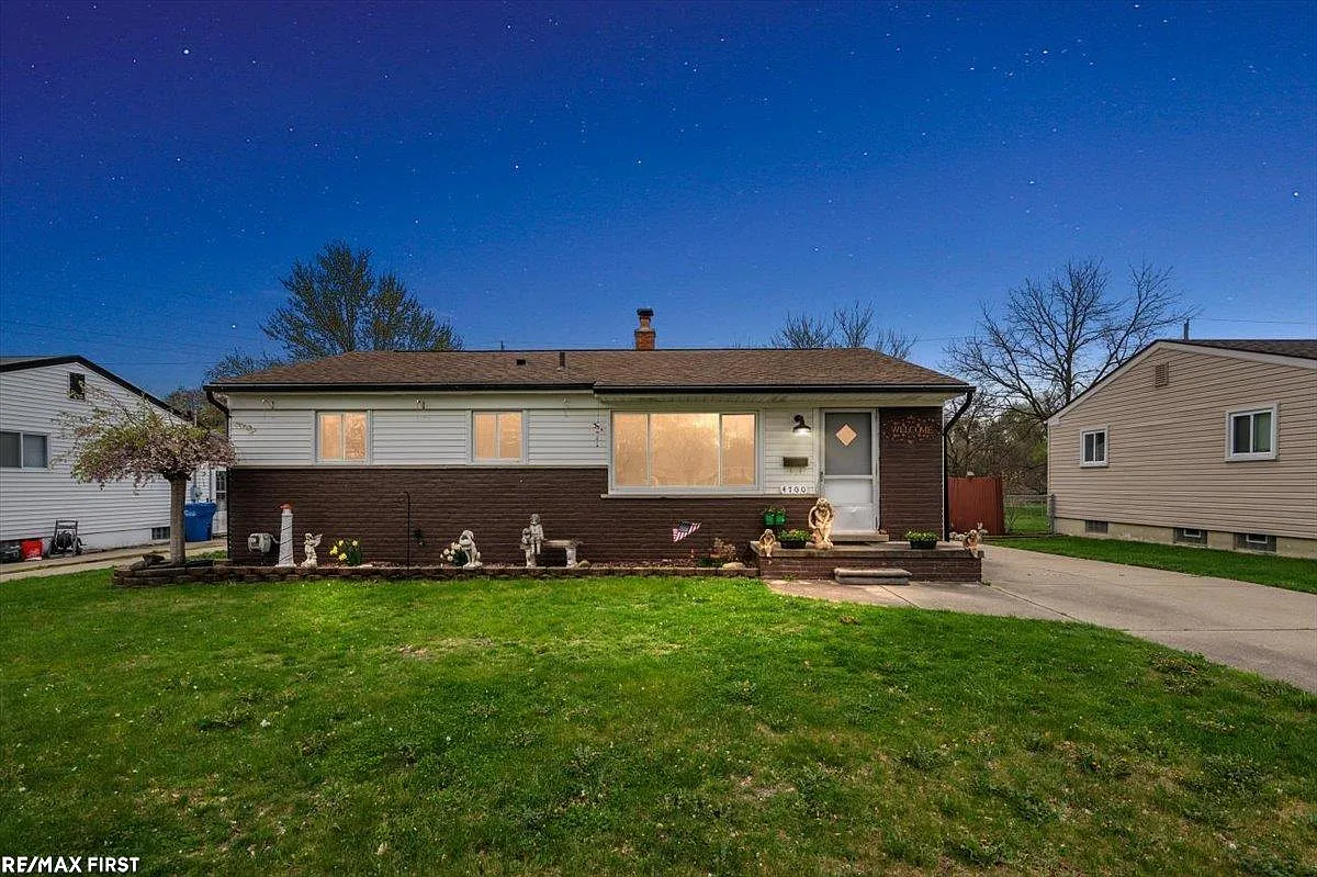 4700 Berwyn Dr photo 1