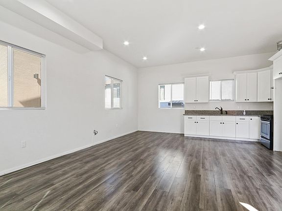 4th image of 3309 Estrada St