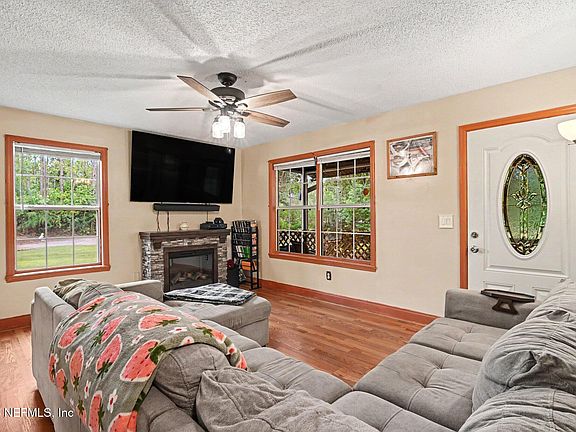 3rd image of 490 PINE WOODS Road