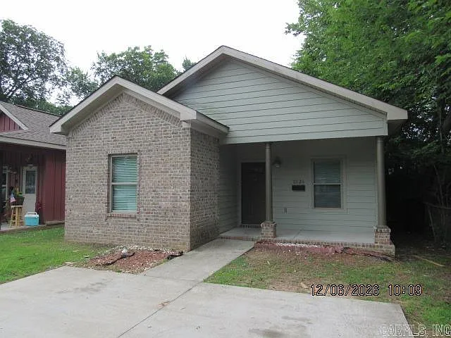 2135 Hickory St — Photo 1