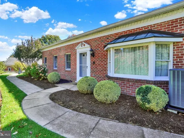 2032 Wyntre Brooke Dr S, York, PA 17403