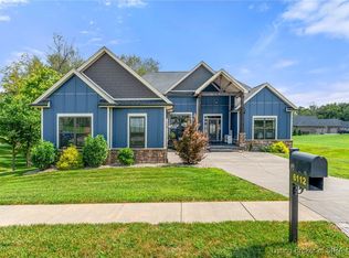 6112 Jackson Fields Dr, Charlestown, IN 47111