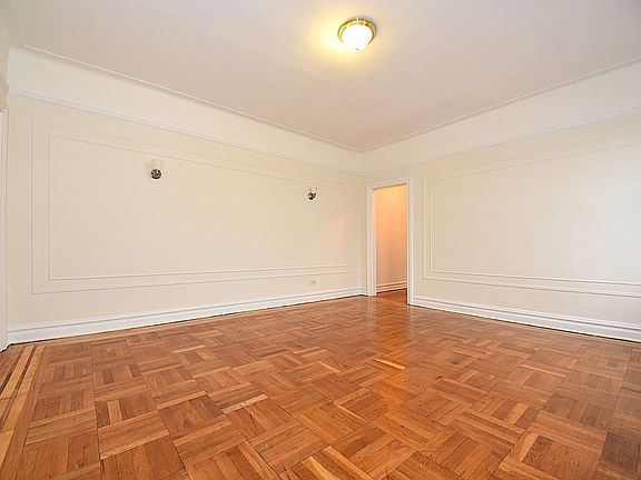 3rd image of 3420 32nd St APT 6A
