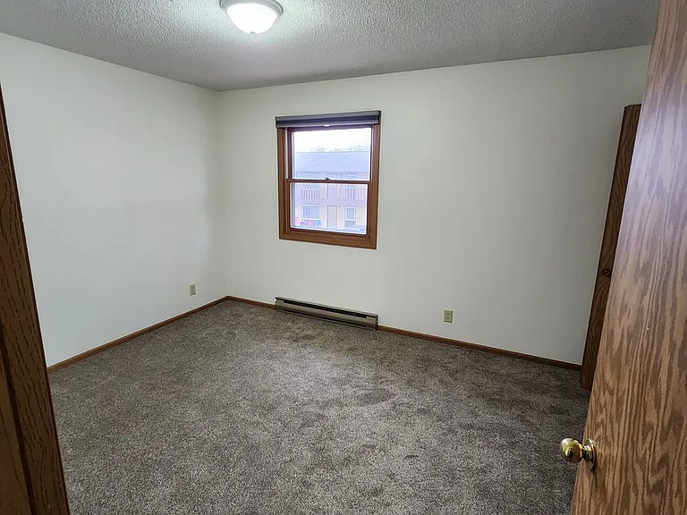 2412 Pine Ridge Rd — Photo 6