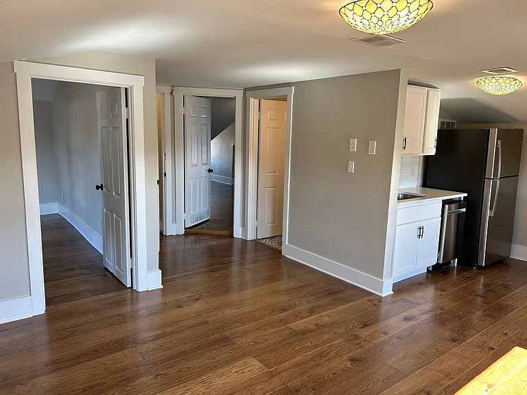 176 N Broadway #3 — Photo 19