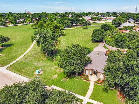 3rd image of 1700 Iowa Dr