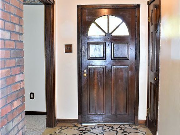 4th image of 3853 Oakhurst Ave