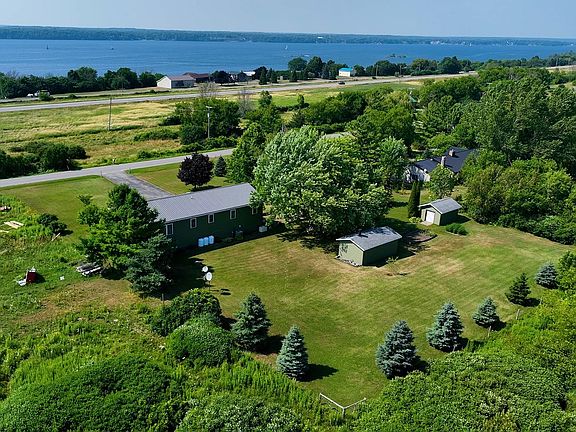 2nd image of 116 River Rd