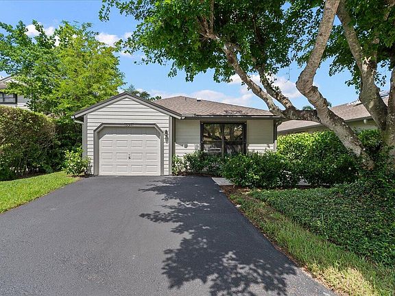 2nd image of 13371 Bedford Mews Court