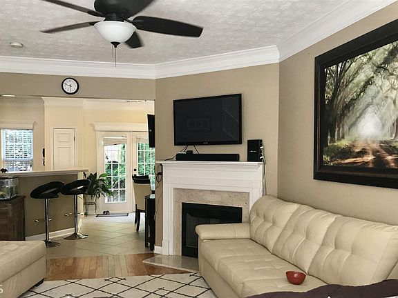 3rd image of 4745 Crawford Oaks Dr
