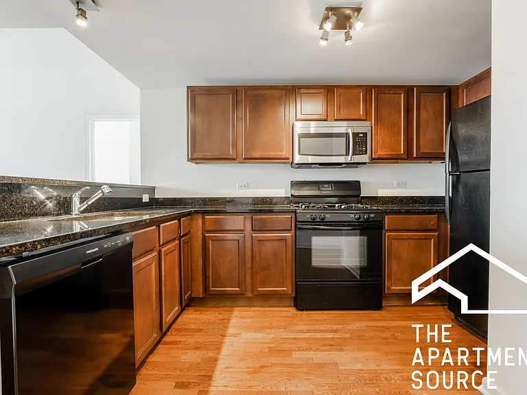 4217 W Irving Park Rd #3A — Photo 2
