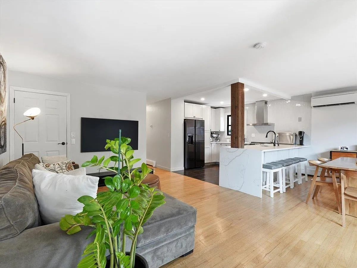 3 bed, 1.0 bath, $3,700 — Photo 3
