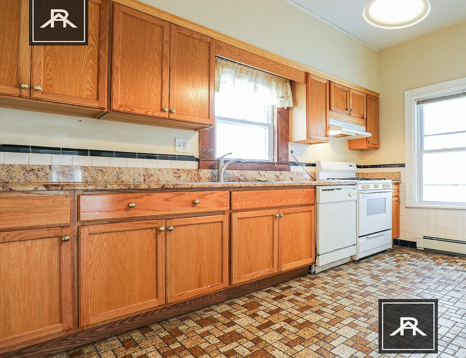 5 bed, 2.0 bath, 2000 sqft, $4,600 — Photo 1