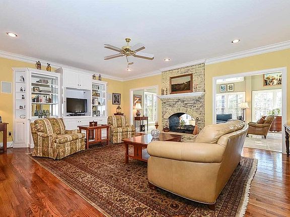 5th image of 105 Carolina Club Dr