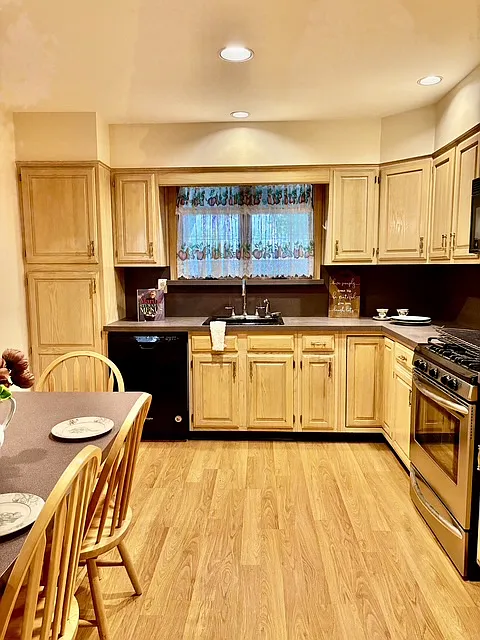 2 bed, 900 sqft, $2,250 — Photo 3