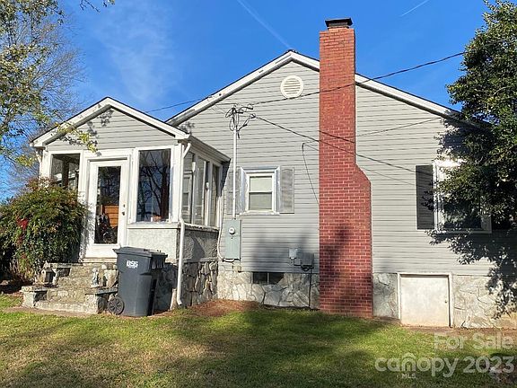 3rd image of 2908 Newton Dr