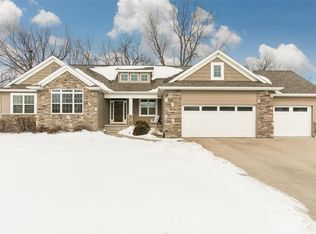 475 Squaw Creek Cir, Marion, IA 52302