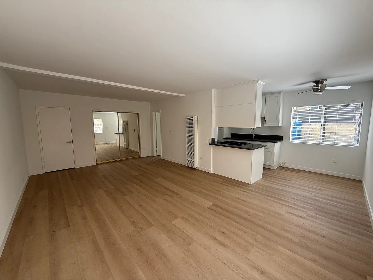 Studio, 400 sqft, $2,800 — Photo 1