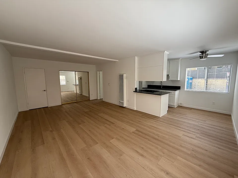 22 Reef St #3