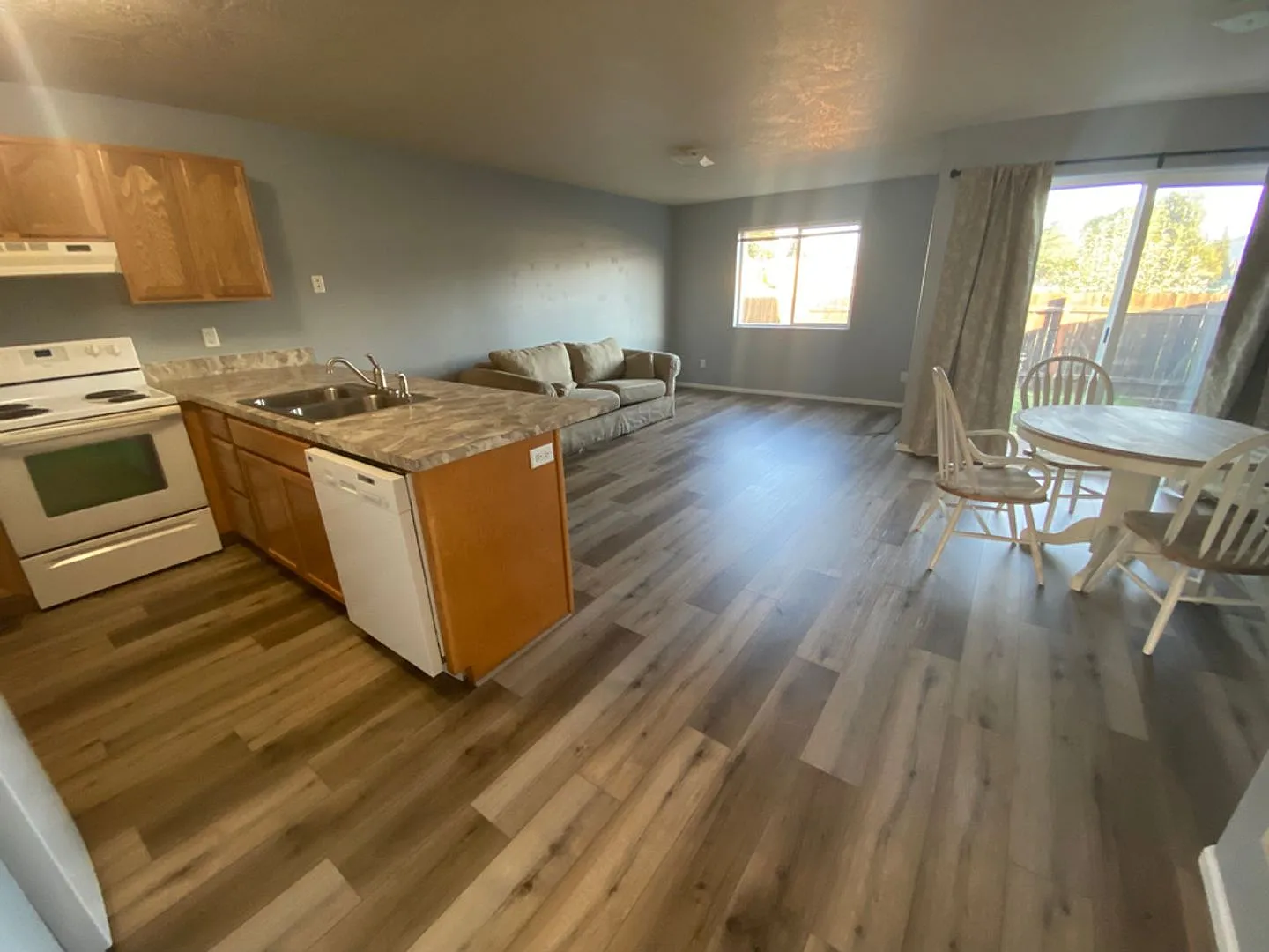 Newly remodeled 3 bedroom Townhouse near Gateway — Photo 3
