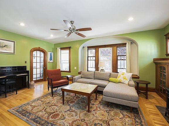 3rd image of 10 Moulton Ave