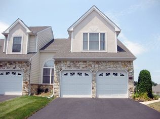27 Grandview Dr, Warminster, PA 18974