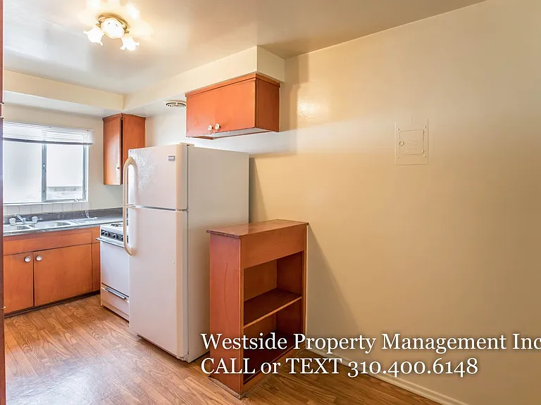 808 6th St #4 — Photo 5