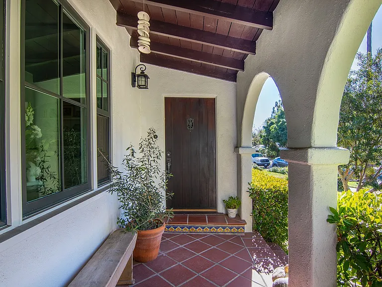828-8305 Wellesley Riviera — Photo 4