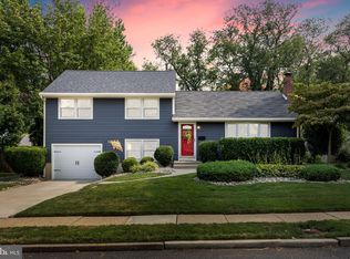 898 Waterford Dr, Delran, NJ 08075