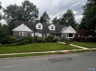192 Chadwick Rd, Teaneck, NJ 07666