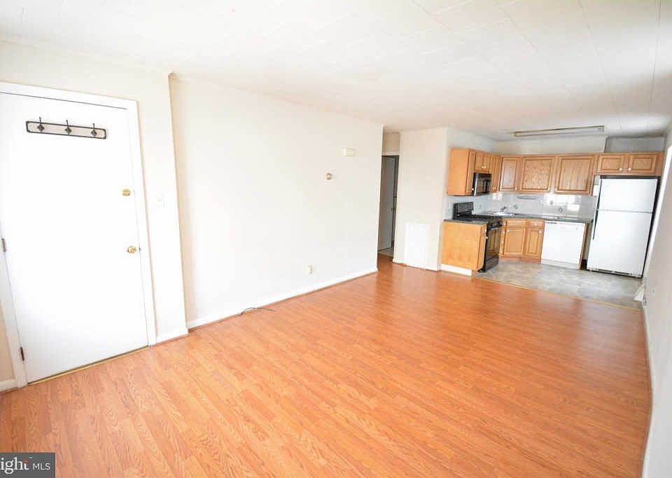 1st image of 219 Jamestown Ave