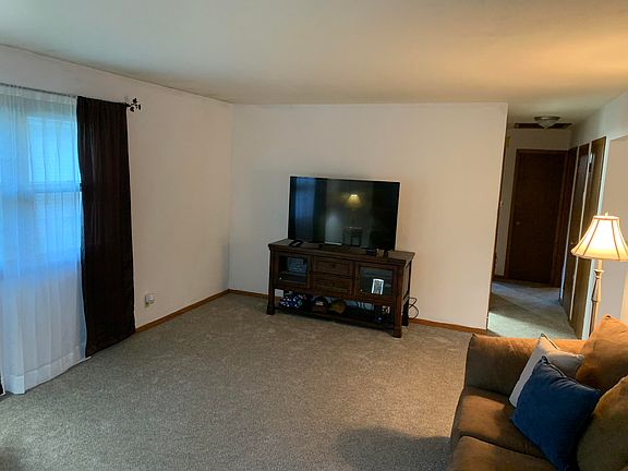 5th image of 701 Scenic Dr E