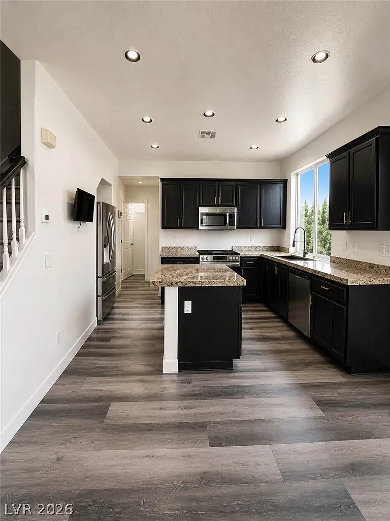 3 bed, 2.5 bath, 1502 sqft, $2,700 — Photo 3