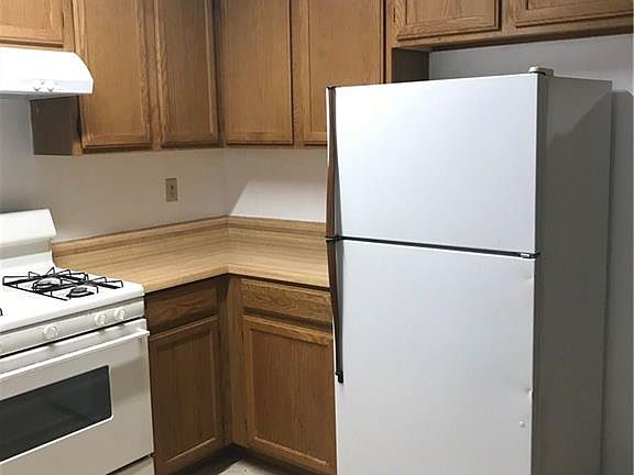 3rd image of 7036 Burcot Ave #E116