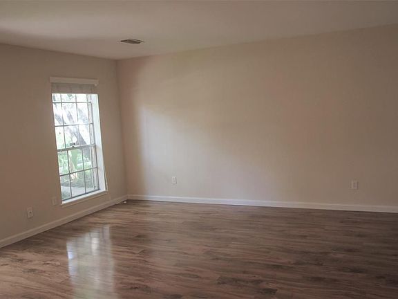 3rd image of 1265 Country Place Dr