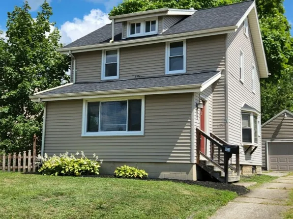 833 Lawrence Ave, Girard, OH 44420