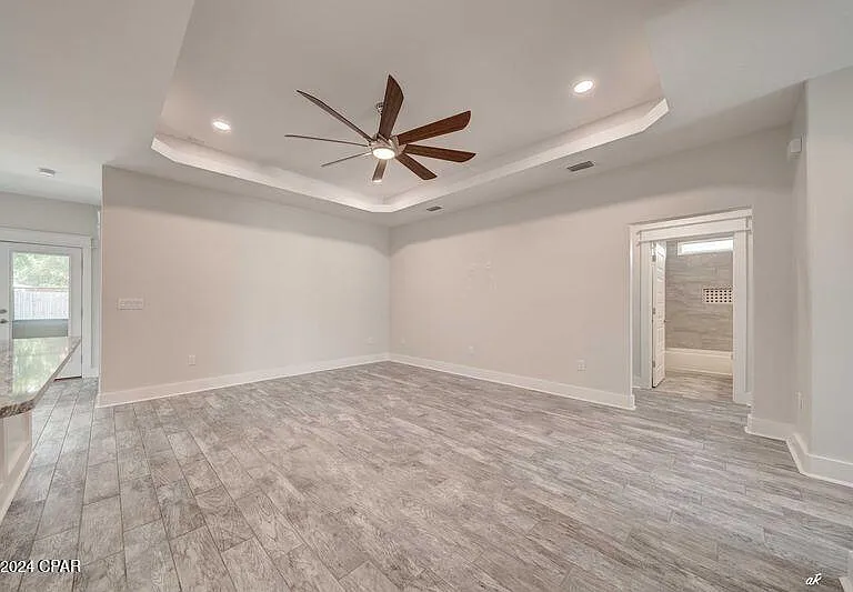 4217 Catherine St — Photo 5
