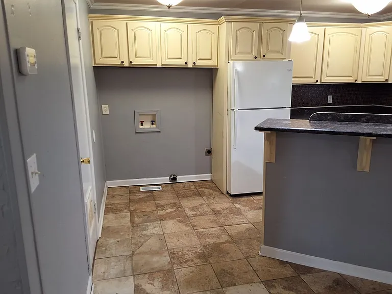 1523 Hill St — Photo 8