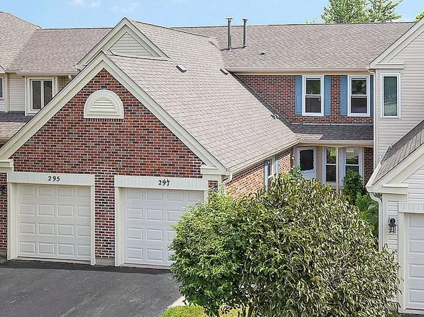 297 University Ln #6, Elk Grove Village, IL 60007