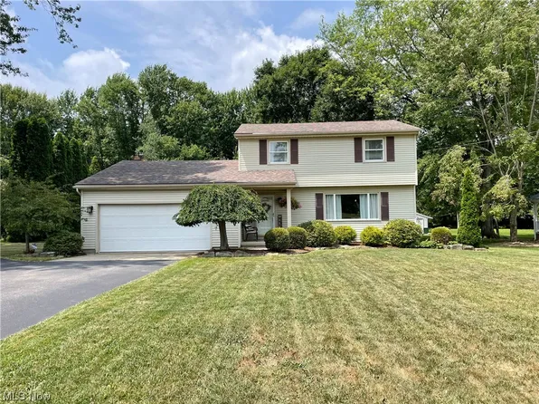 6066 Chidester Dr, Canfield, OH 44406