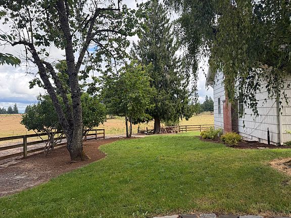 4th image of 13985 S Leland Rd