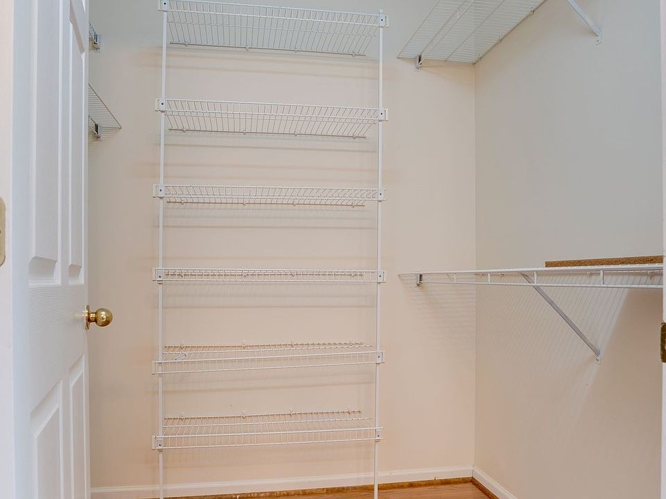 16th image of 134 N Harris Rd