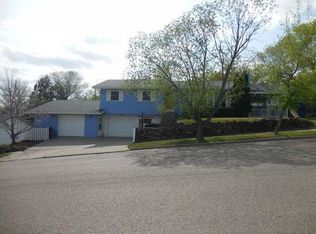 213 Central Ave N, Beulah, ND 58523