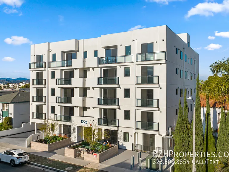 Bedford Twenty - Luxury Condos — Photo 50