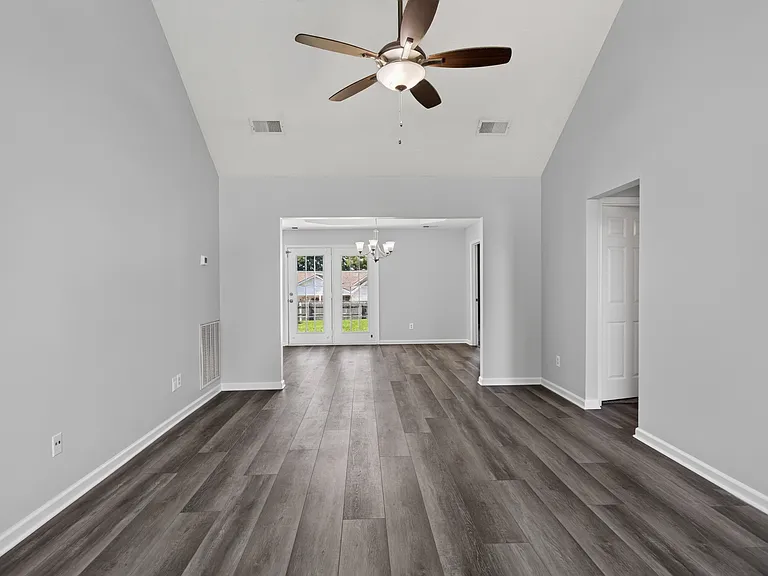 113 Westchester Dr — Photo 4