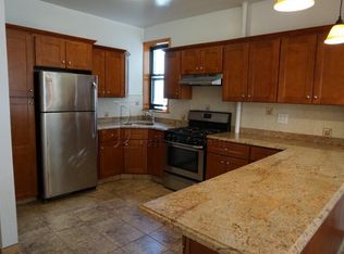 3139 35th St APT 2, Astoria, NY 11106