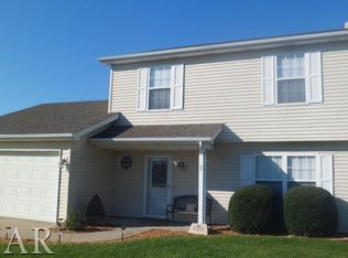 2 Brookline Rd, Carlock, IL 61725