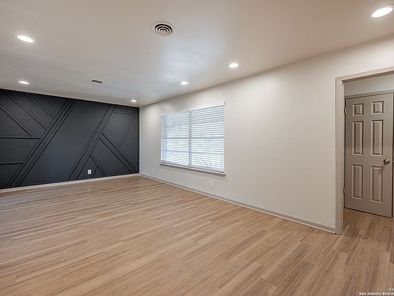 4th image of 4942 STONELEIGH DR