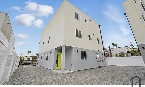 5 bed, 1816 sqft, $4,341 — Photo 4