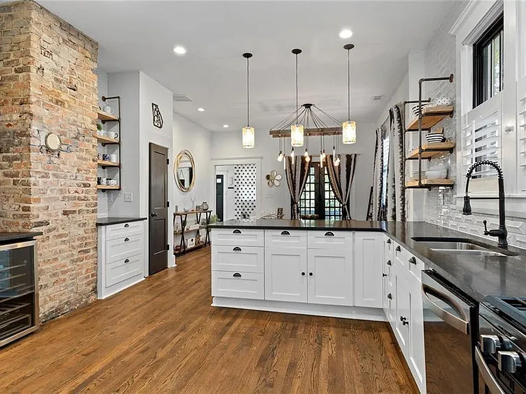563 Parkway Dr NE — Photo 15
